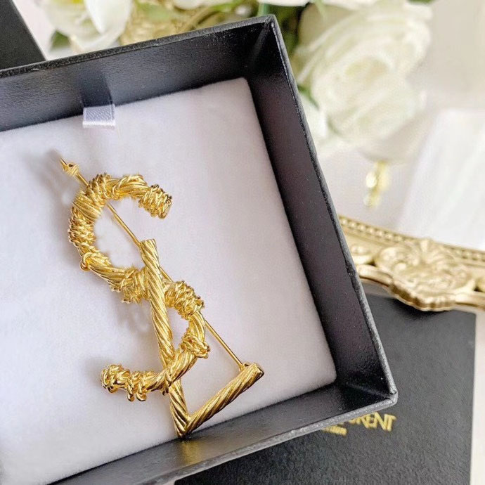 Fashion Men Womens Brooches copper Pins gold Y Letter Brooch Pin Suit Dress Pins For Lady designer Jewelry
Fashion Men Womens Brooches copper Pins gold Y Letter Brooch Pin Suit Dress Pins For Lady designer Jewelry