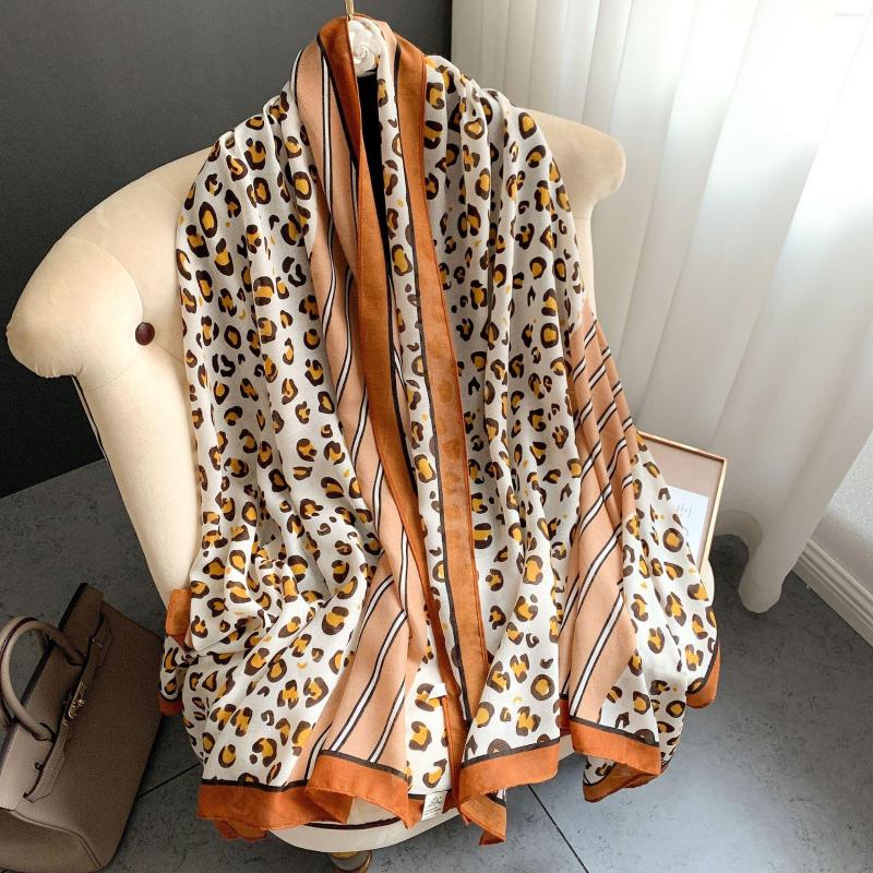 Scarves 2022 Leopard Scarf For Women Cotton Foulard Female Office Lady Bandana Shawls Wraps Soft Pashimina Echarpe Beach Stole
Scarves 2022 Leopard Scarf For Women Cotton Foulard Female Office Lady Bandana Shawls Wraps Soft Pashimina Echarpe Beach Stole