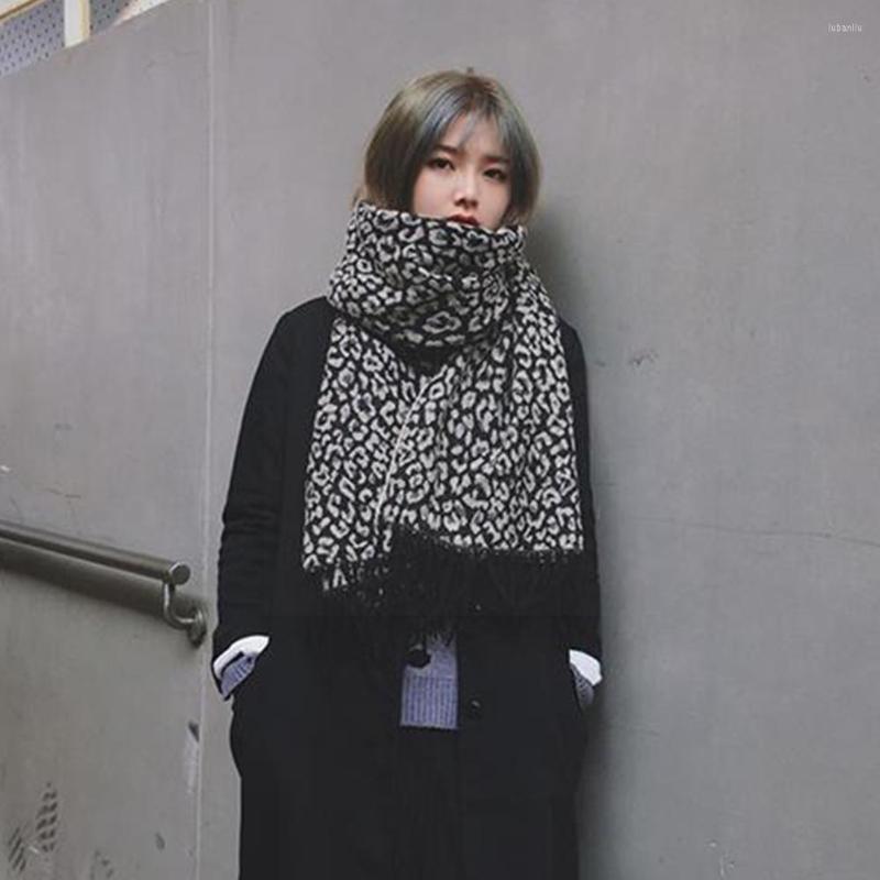 Scarves Imitation Cashmere Female Vintage Casual Wild Knitted Striped Warm Thick Outdoor Winter Scarf Long Sweet Women Comfor X0X9
Scarves Imitation Cashmere Female Vintage Casual Wild Knitted Striped Warm Thick Outdoor Winter Scarf Long Sweet Women Comfor X0X9