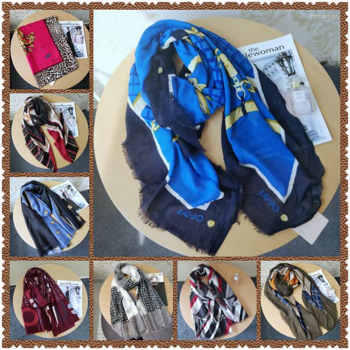 Scarves Italian Fashion Logo Ladies Luxury Scarf Shading Shawl Printing Design Of Double Purpose Neck Show Temperament
Scarves Italian Fashion Logo Ladies Luxury Scarf Shading Shawl Printing Design Of Double Purpose Neck Show Temperament