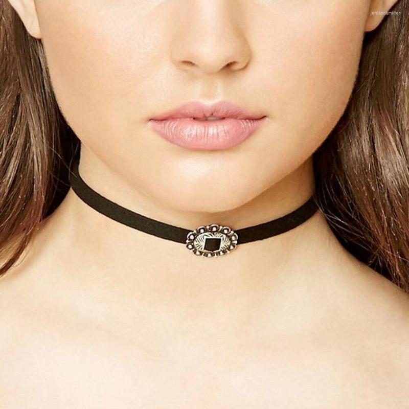 Pendant Necklaces Vintage Women Gothic Leon The Professional Mathilda Necklace Black Velvet Ribbon Retro Sun Choker
Pendant Necklaces Vintage Women Gothic Leon The Professional Mathilda Necklace Black Velvet Ribbon Retro Sun Choker