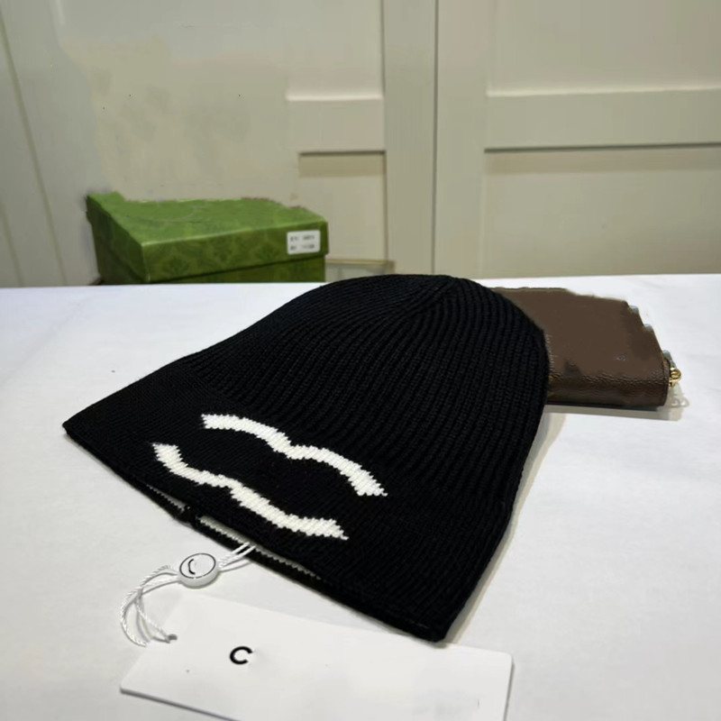 Designer Brand Men's Luxury Beanie Women's Autumn and Winter New Fashion Trend Small Fragrant Knitted Hat Classic Letter Outdoor Warmth Versatile
Designer Brand Men's Luxury Beanie Women's Autumn and Winter New Fashion Trend Small Fragrant Knitted Hat Classic Letter Outdoor Warmth Versatile