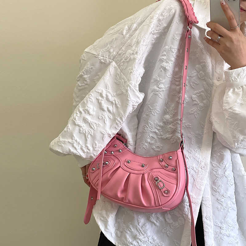 AHer Max Design leather Balenicass biker bag Minority design wrinkled locomotive female 2023 new fashion brand versatile one shoulder oil wax crescent armpit, Pink4
AHer Max Design leather Balenicass biker bag Minority design wrinkled locomotive female 2023 new fashion brand versatile one shoulder oil wax crescent armpit, Pink4