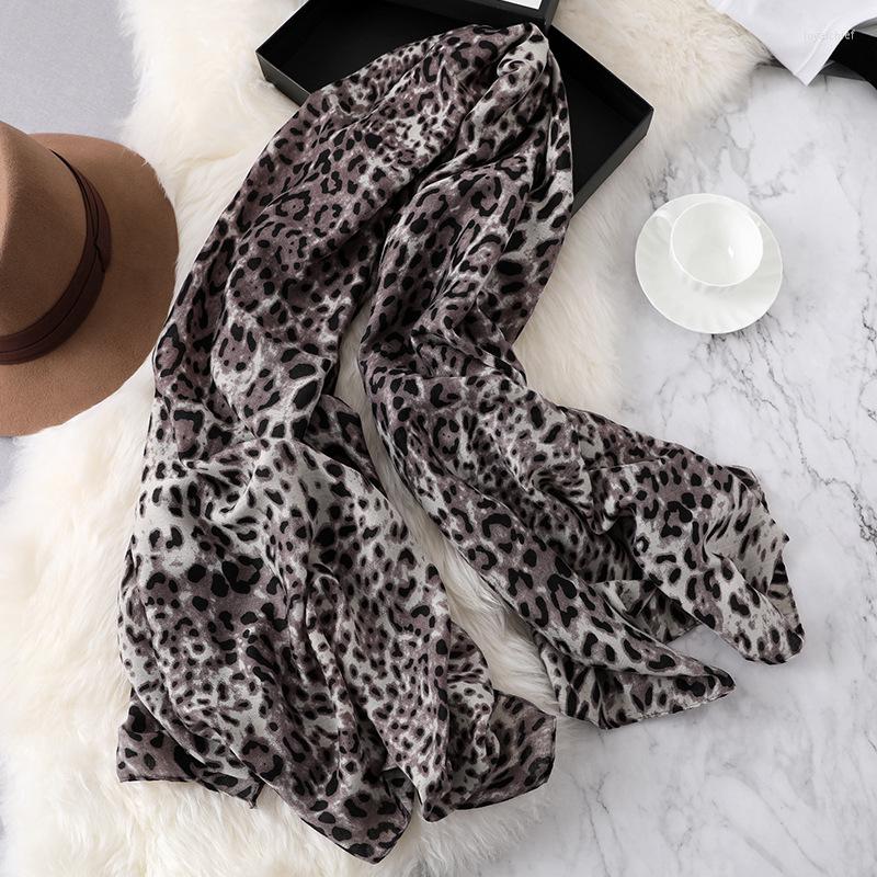 Scarves 2022 Cotton Small Leopard Print Shawls Women Fashion Trendy Wrap Hijab Foulard 5 Color
Scarves 2022 Cotton Small Leopard Print Shawls Women Fashion Trendy Wrap Hijab Foulard 5 Color