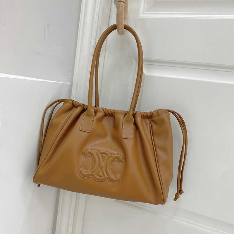 Luxury Fashion Designer Celinn's Bag Woman's Handbag Autumn Winter New Arch Soft Leather Drawstring Bag Women's Tote Armpit Shoulder, 8371 # black
Luxury Fashion Designer Celinn's Bag Woman's Handbag Autumn Winter New Arch Soft Leather Drawstring Bag Women's Tote Armpit Shoulder, 8371 # black