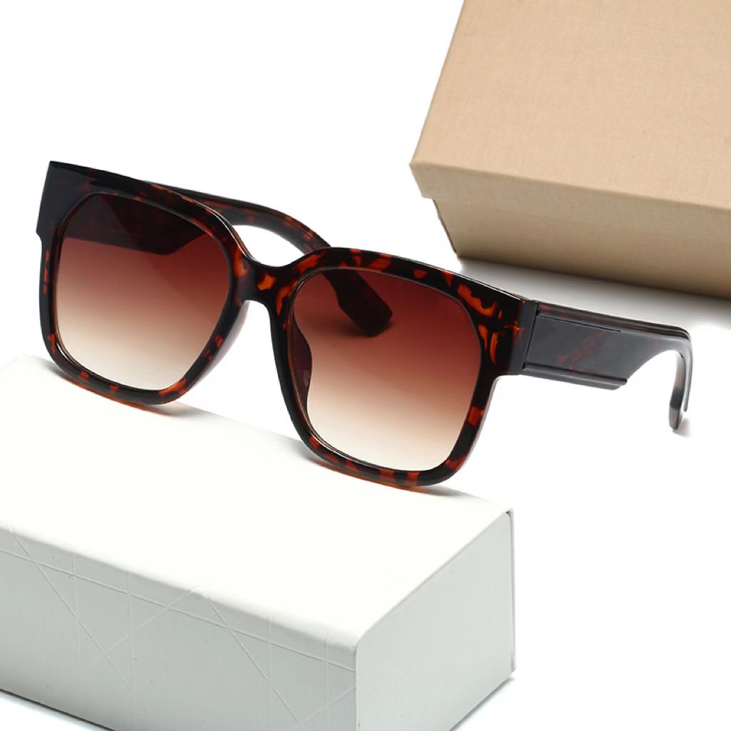 triomphe sunglasses designer women D word Sunglass Woman Eyeglasses Outdoor Shades Frame Fashion Classic brand Sun glasses Mirrors for Womens Luxury Sunglasses
triomphe sunglasses designer women D word Sunglass Woman Eyeglasses Outdoor Shades Frame Fashion Classic brand Sun glasses Mirrors for Womens Luxury Sunglasses