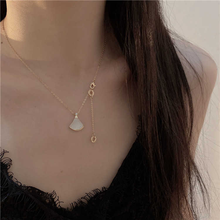 Pendant Necklaces Strands Strings Small skirt fan-shaped necklace women's simple mozanne diamond pendant 14k rose gold shell high-grade sweater chain
Pendant Necklaces Strands Strings Small skirt fan-shaped necklace women's simple mozanne diamond pendant 14k rose gold shell high-grade sweater chain