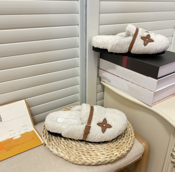Quality letters wool lambing slippers female new tide outside to wear all fashion flat indoor cotton slipper Bao head, Aspic
Quality letters wool lambing slippers female new tide outside to wear all fashion flat indoor cotton slipper Bao head, Aspic