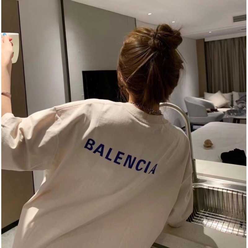 Balencaigass Tshirt Correct Paris latte tee 22ss front and back printed trendy loose, Picture color
Balencaigass Tshirt Correct Paris latte tee 22ss front and back printed trendy loose, Picture color