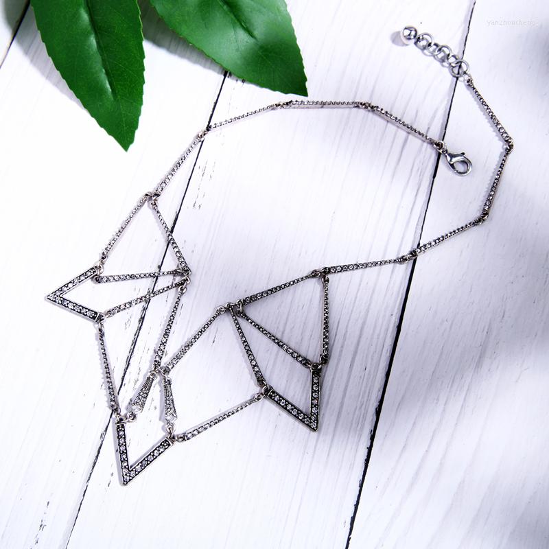 Choker 2022 Simple Silver Color Vintage Jewelry Hollowed Geometric Crystal Necklace Perfume Women Party Fashion Collar
Choker 2022 Simple Silver Color Vintage Jewelry Hollowed Geometric Crystal Necklace Perfume Women Party Fashion Collar