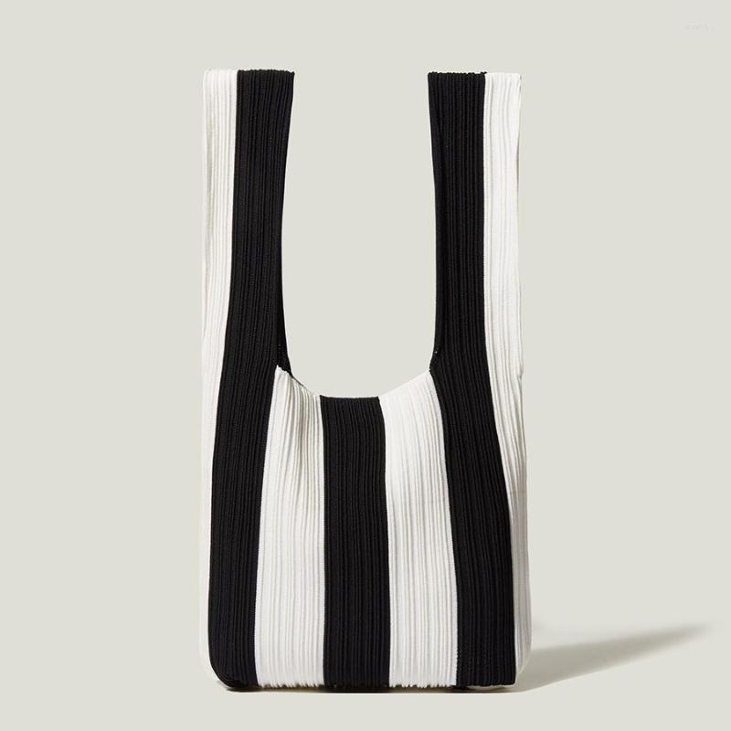 Evening Bags 2022 Fashion Black And White Checkerboard Grottot Bag Large Capacity Women's Simple Stripe Hand Bill Of Lading Shoulder, Silver
Evening Bags 2022 Fashion Black And White Checkerboard Grottot Bag Large Capacity Women's Simple Stripe Hand Bill Of Lading Shoulder, Silver
