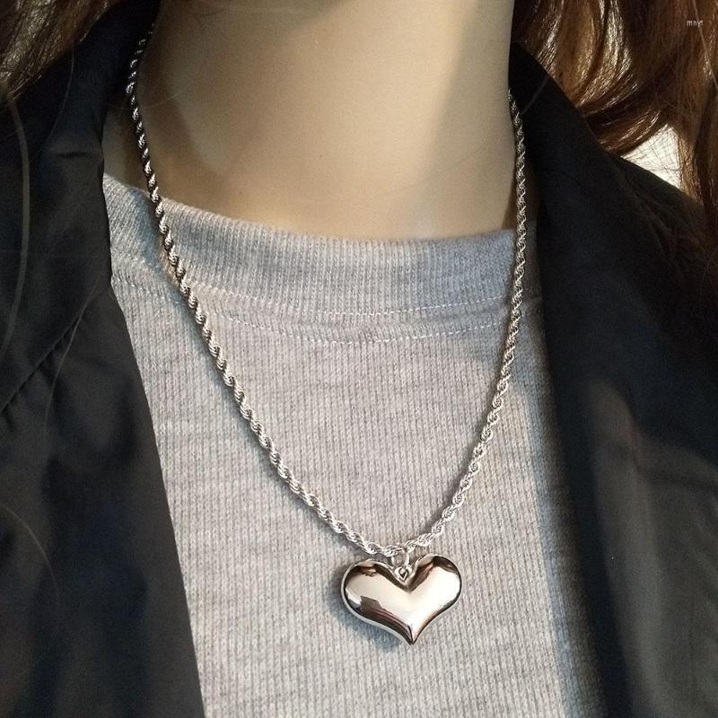 Chains Designer Original Glossy Three-dimensional Peach Heart Pendant Necklace Bohemian Style 2022 Ladies Fashion Jewelry
Chains Designer Original Glossy Three-dimensional Peach Heart Pendant Necklace Bohemian Style 2022 Ladies Fashion Jewelry