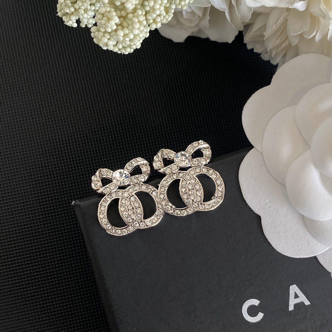 Delicate and Elegant Design Stud Earrings Selected Hot Earrings Classic Premium Jewelry Charm Fashion Accessories Size 1.8x2.2cm Real Gold Plated Never Fade
Delicate and Elegant Design Stud Earrings Selected Hot Earrings Classic Premium Jewelry Charm Fashion Accessories Size 1.8x2.2cm Real Gold Plated Never Fade