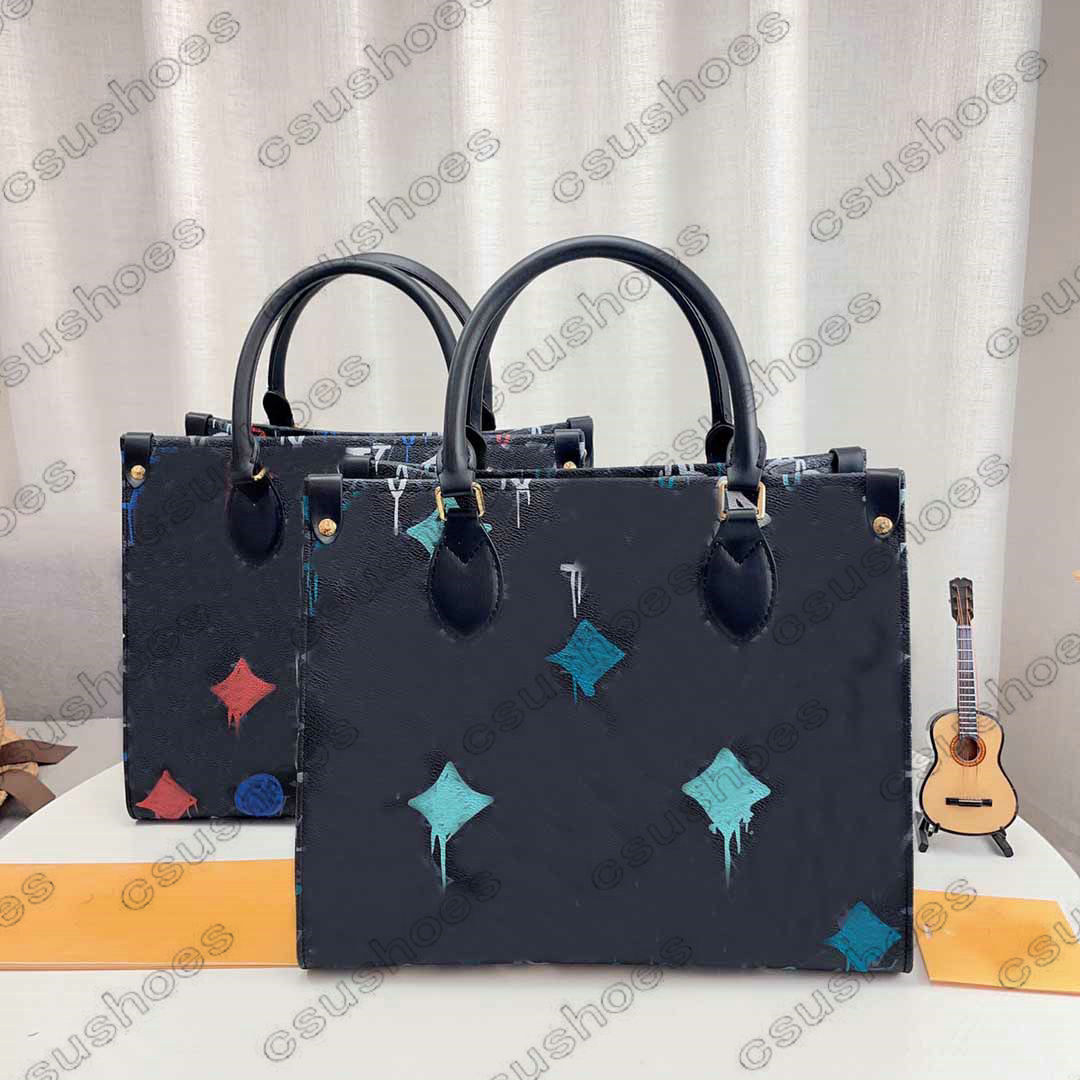 M46448 ONTHEGO MM Bag 23SS Cruise Spring Show Womens Luxurys Shoulder Bag Black Cowboy Monograms Jacquard Denim Tote Leather Designer Graffiti 35 Handbag Cross Body, Customize
M46448 ONTHEGO MM Bag 23SS Cruise Spring Show Womens Luxurys Shoulder Bag Black Cowboy Monograms Jacquard Denim Tote Leather Designer Graffiti 35 Handbag Cross Body, Customize