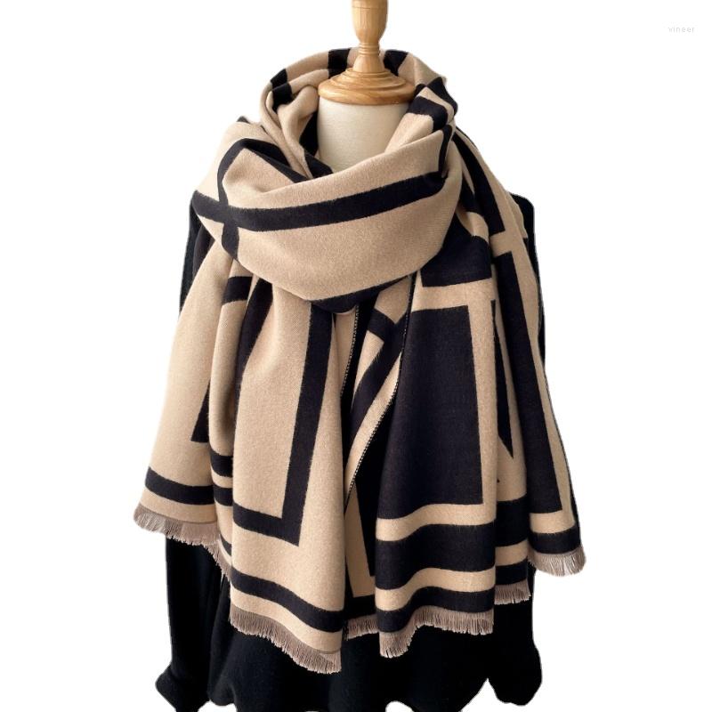 Scarves 2022 Fall And Winter Imitation Cashmere Shawl Outdoor Lady Neck Keep Warm Geometric Scarf Luxury Women Designers 180 65cm
Scarves 2022 Fall And Winter Imitation Cashmere Shawl Outdoor Lady Neck Keep Warm Geometric Scarf Luxury Women Designers 180 65cm
