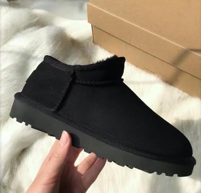 2022 new Classic Warm Boots Suede Shoes cal Short Miniwomen Keep Warm Man Womens Plush Casual Chestnut Grey hot Aus U5854 Children's mini Snow Boot