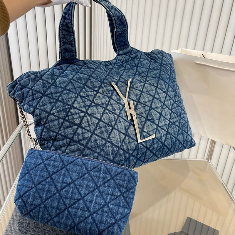 French Womens Maxi Quilted Denim Shopping Bags Silver Metal Hardware Pocket Top Handle Totes Underarm Street Trends Large Capacity With Pouch Handbags 39X36CM, Box
French Womens Maxi Quilted Denim Shopping Bags Silver Metal Hardware Pocket Top Handle Totes Underarm Street Trends Large Capacity With Pouch Handbags 39X36CM, Box