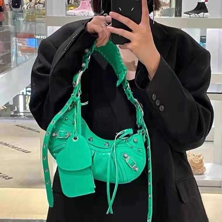 AHer Max Fashion lecagole leather Balenicass biker bag 2023 High Appearance and Temperament Aristocratic Family One Shoulder Backpack Fashion Show, Black
AHer Max Fashion lecagole leather Balenicass biker bag 2023 High Appearance and Temperament Aristocratic Family One Shoulder Backpack Fashion Show, Black