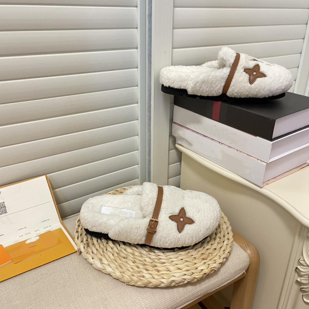 European and American style letters wool lambing slippers female new tide outside to wear all fashion flat indoor cotton slipper Bao head, Aspic
European and American style letters wool lambing slippers female new tide outside to wear all fashion flat indoor cotton slipper Bao head, Aspic