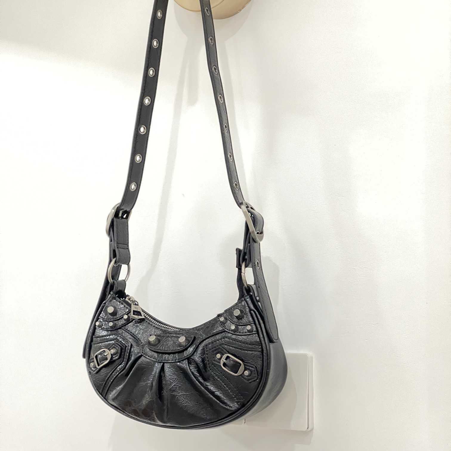AHer Max Design leather Balenicass biker bag 2023 New Fashion Spice Girl Sweet Cool Women's Motorcycle Underarm Rivet Crescent Pleated One Shoulder Crossbody, Black1
AHer Max Design leather Balenicass biker bag 2023 New Fashion Spice Girl Sweet Cool Women's Motorcycle Underarm Rivet Crescent Pleated One Shoulder Crossbody, Black1