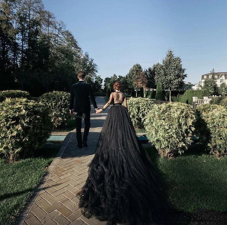 Black Gothic Country A-line Wedding Dresses with Long Sleeve V-neck Lace Applique Cathedral Train Sheer Back Boho Bridal Dress