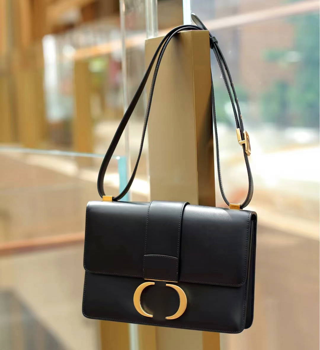 clutch Luxury embroidery 30 Montaignes chain bag smooth 7A quality leather envelope women's mens hot classic flap Designer crossbody handbag shoulder get large tote, Black
clutch Luxury embroidery 30 Montaignes chain bag smooth 7A quality leather envelope women's mens hot classic flap Designer crossbody handbag shoulder get large tote, Black