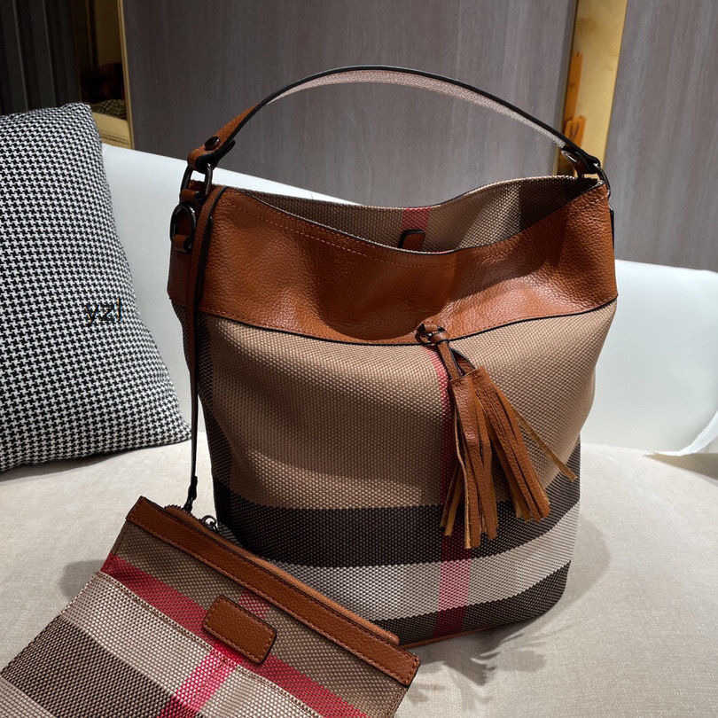 Designer Luxury Burbrerity Bags For Women High Quality Brown Crossbody Handbags Vintage Burbrery Leather Wallet Paris Plaid The Totes Bag Fashion Purses SEQ1, Black
Designer Luxury Burbrerity Bags For Women High Quality Brown Crossbody Handbags Vintage Burbrery Leather Wallet Paris Plaid The Totes Bag Fashion Purses SEQ1, Black