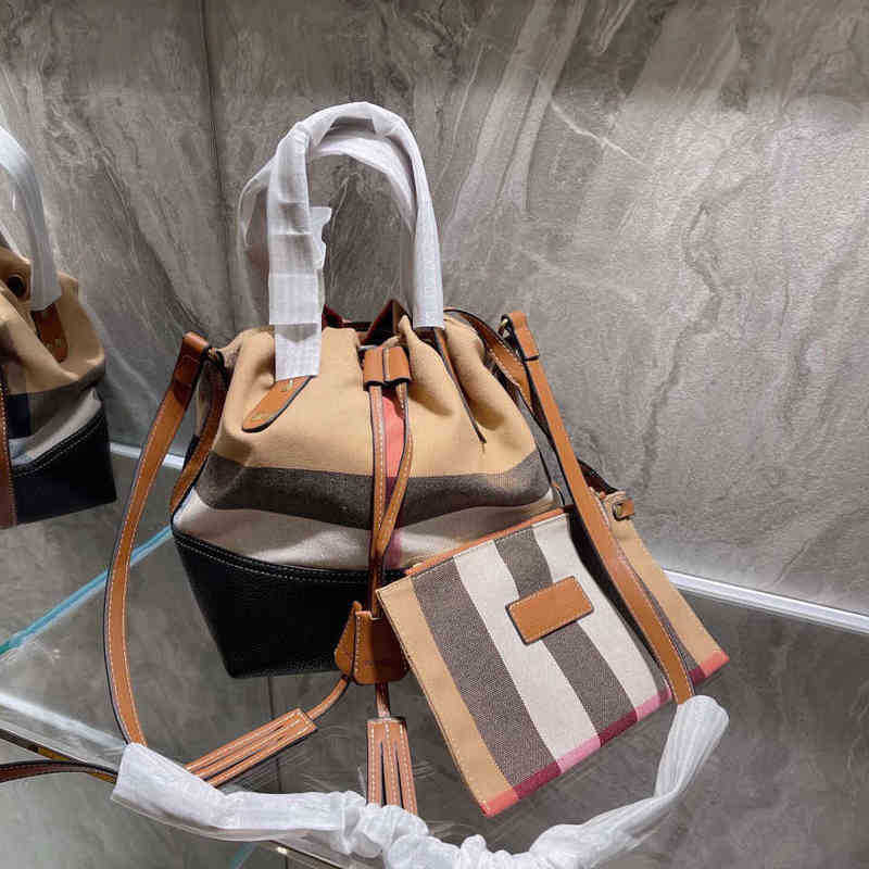 Designer Luxury Burbrerity Bags For Women High Quality Brown Crossbody Handbags Vintage Burbrery Leather Wallet Paris Plaid The Totes Bag KCHF, Black
Designer Luxury Burbrerity Bags For Women High Quality Brown Crossbody Handbags Vintage Burbrery Leather Wallet Paris Plaid The Totes Bag KCHF, Black