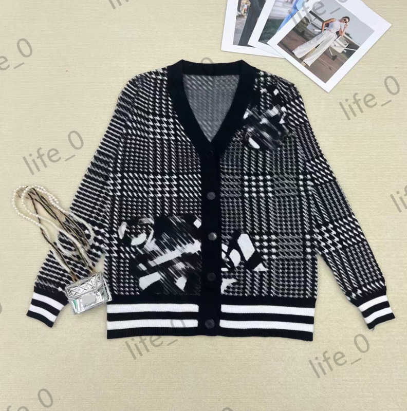 Brand Fashion Womens Sweaters Checked Stripe Print Jacket Tops V-neck Single Button Classic Casual Knitwears Warm Designer Cardigan 1970, 18
Brand Fashion Womens Sweaters Checked Stripe Print Jacket Tops V-neck Single Button Classic Casual Knitwears Warm Designer Cardigan 1970, 18