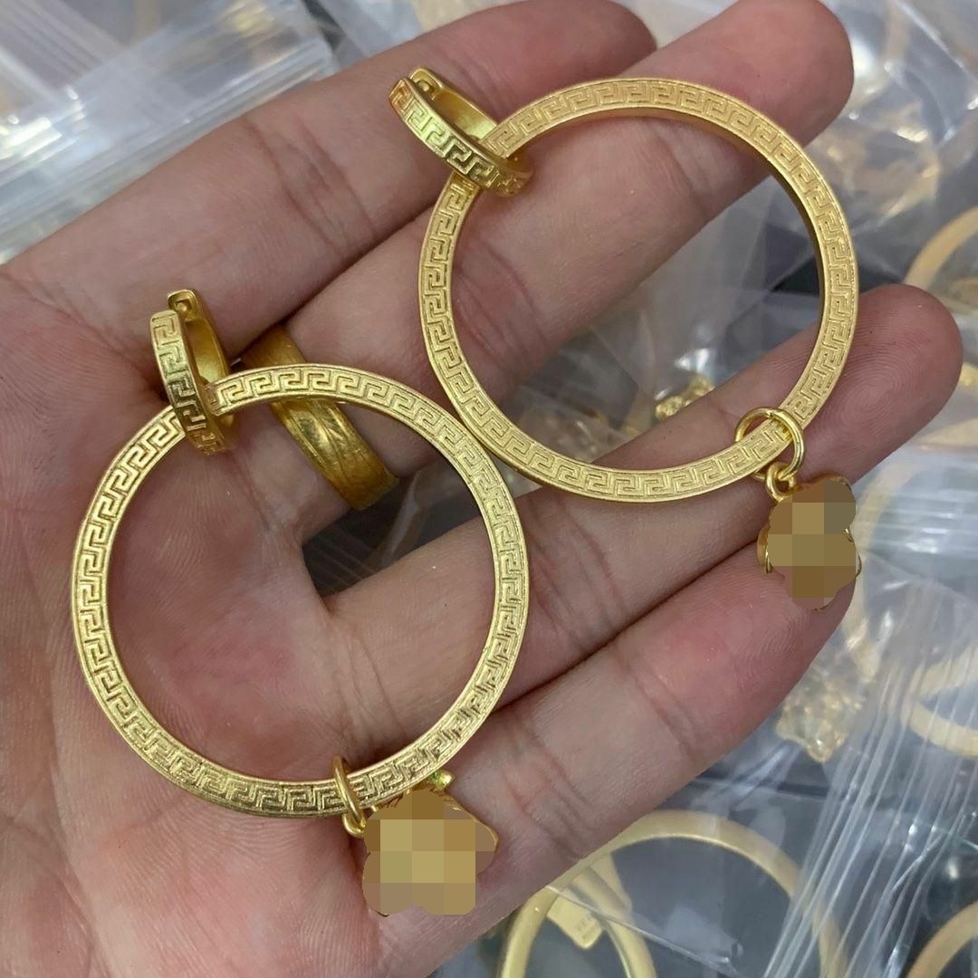 New Designed Ladies Hoop Earrings Banshee Medusa Head Portrait 18K Silver Plated Women Greece Meander Pattern Designer Jewelry Hoops & Huggie
New Designed Ladies Hoop Earrings Banshee Medusa Head Portrait 18K Silver Plated Women Greece Meander Pattern Designer Jewelry Hoops & Huggie