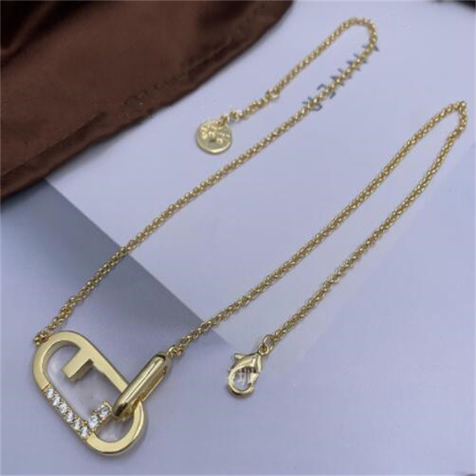 Designer Pendant Necklaces Luxury Letter Women Girls Party Wedding Chunky Necklace Gift Fashion Jewelry
Designer Pendant Necklaces Luxury Letter Women Girls Party Wedding Chunky Necklace Gift Fashion Jewelry