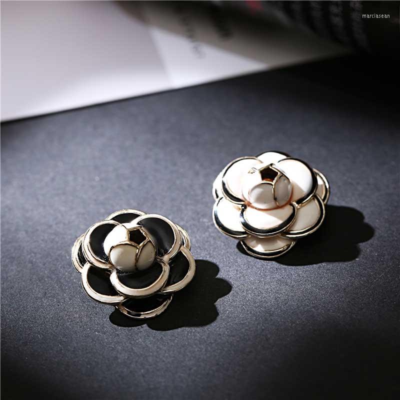 Brooches Luxury Big Brand Small Black White Camellia Brooch Party Catwalk Fashion Flower Badge Pin For Woman
Brooches Luxury Big Brand Small Black White Camellia Brooch Party Catwalk Fashion Flower Badge Pin For Woman