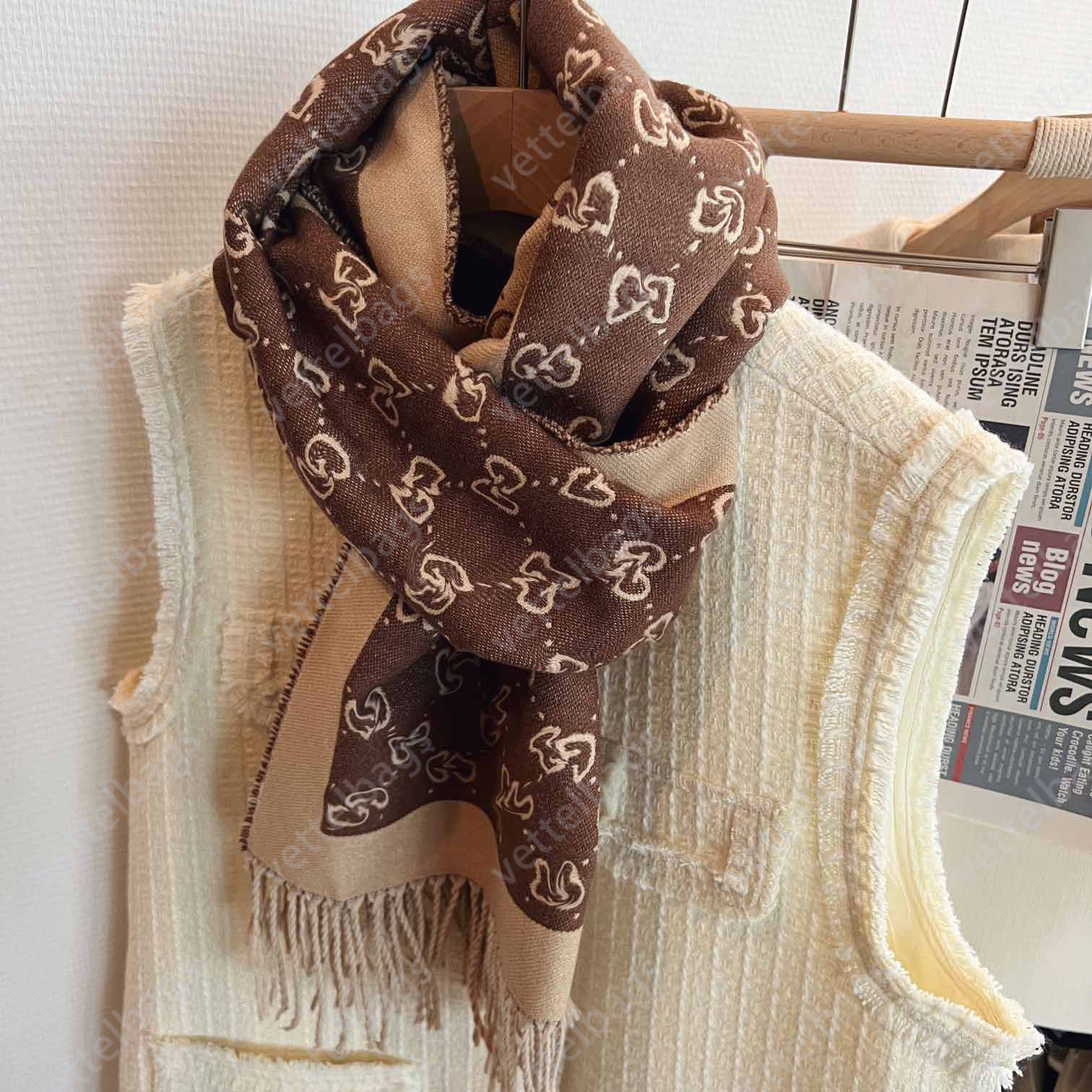 5 Colours Scarf Women Fashion Scarves Artificial Fur Luxury Top Designers Pashmina Girls Letters Vintage Pashminas High-Quality
5 Colours Scarf Women Fashion Scarves Artificial Fur Luxury Top Designers Pashmina Girls Letters Vintage Pashminas High-Quality