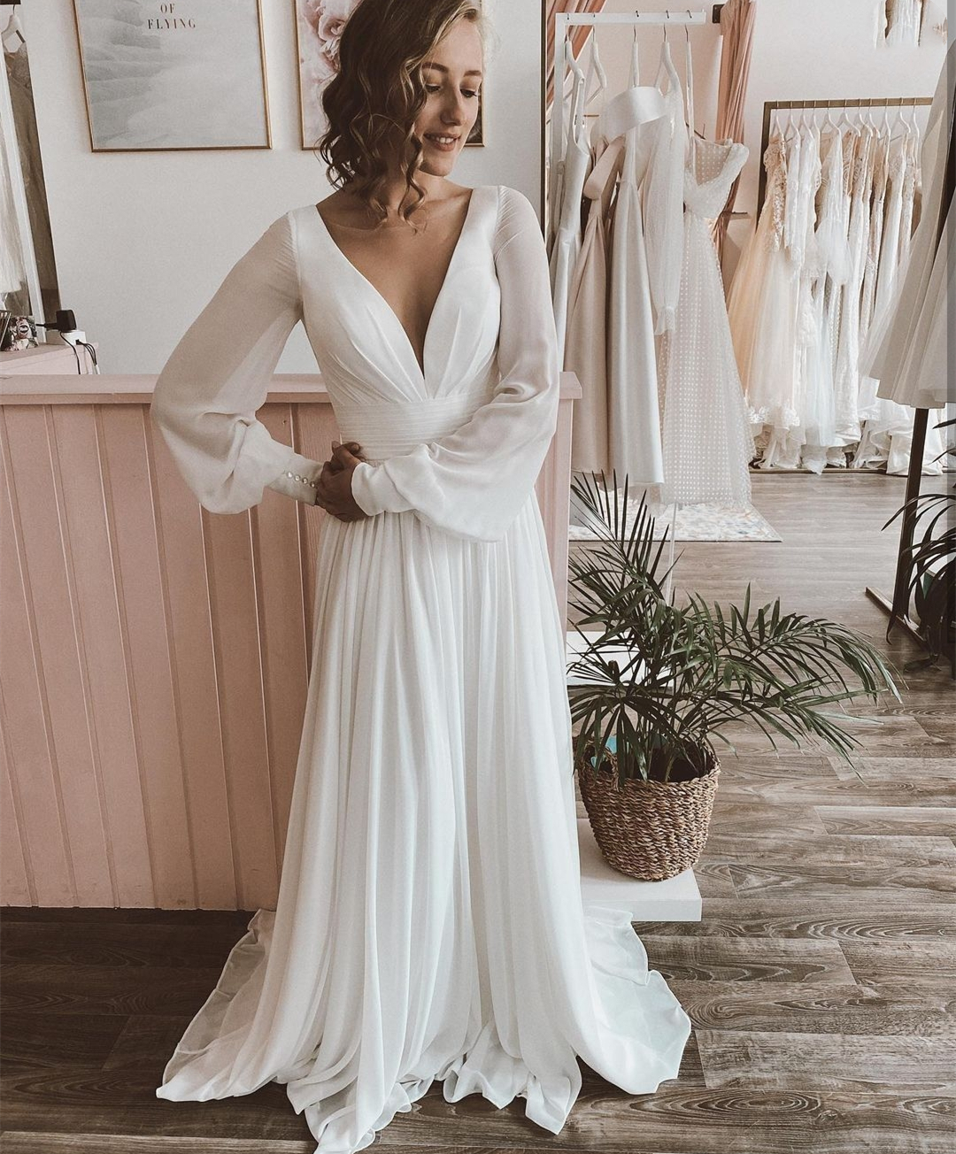 Chiffon Wedding Dress A-e Long Sleeve Pleat Women For V-Neck Gorgeous Court Train Bridal Gowns Simple Beach ful Robe De