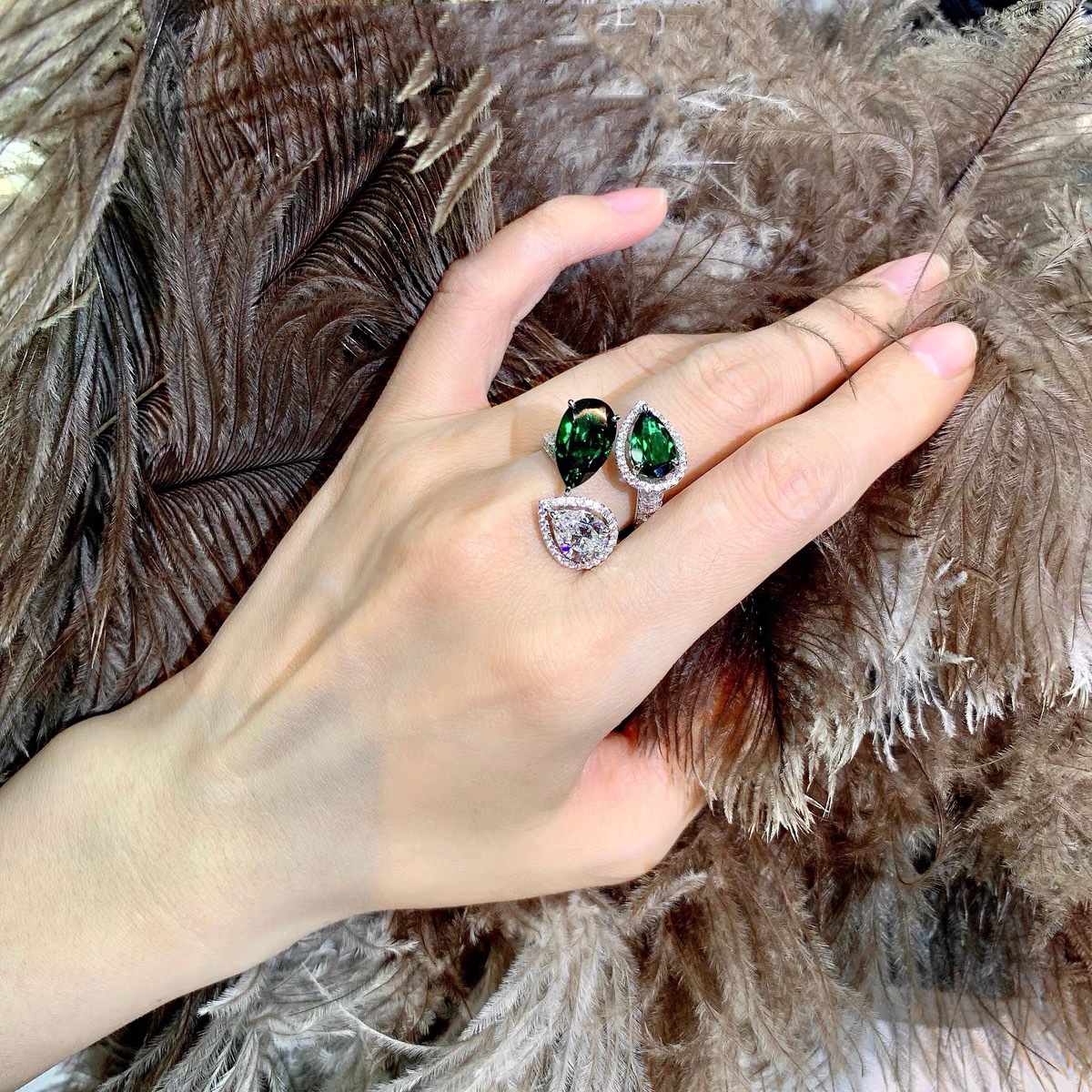 Three Stone Green White Gemstone Rings for Female 925 Silver Retro Cocktail Party Ring Unique Design Elegant Resizable Jewelry
Three Stone Green White Gemstone Rings for Female 925 Silver Retro Cocktail Party Ring Unique Design Elegant Resizable Jewelry