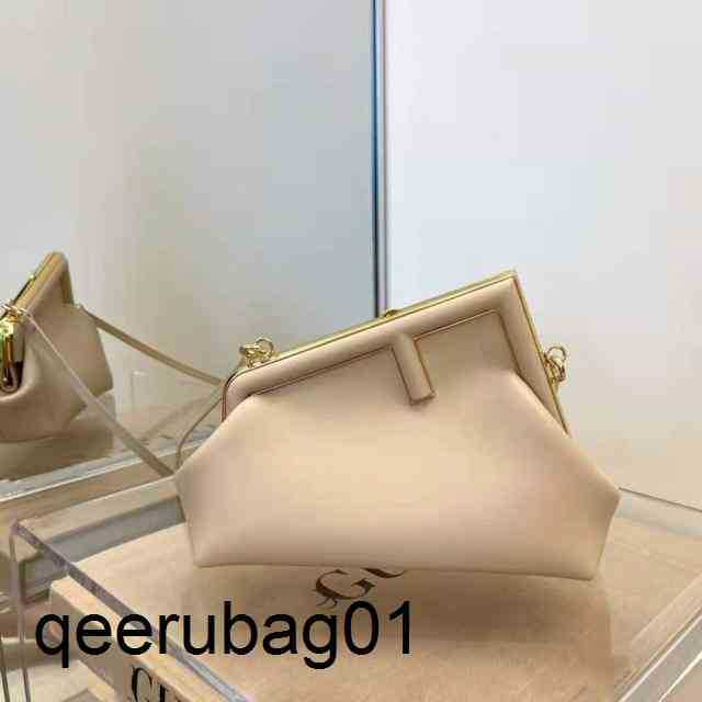 Luxury Genuine Leather Fendiis' Bags Luxurys Designer Fend Handbags Series Women Bag Metal Wrapped Handbag Single Shoulder Messenger RLM8, Coffee 32cm
Luxury Genuine Leather Fendiis' Bags Luxurys Designer Fend Handbags Series Women Bag Metal Wrapped Handbag Single Shoulder Messenger RLM8, Coffee 32cm