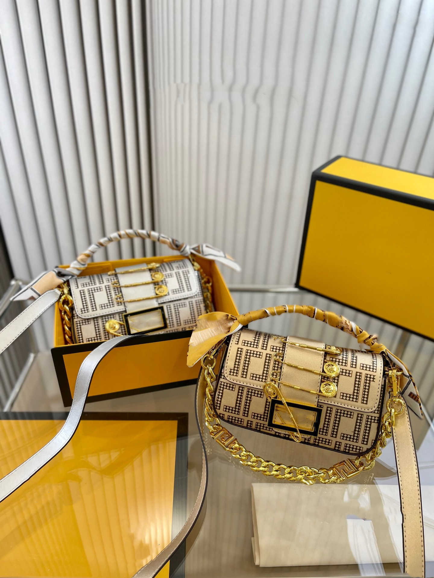 Women Luxurys Designers Bags Female Evening Bag Dinner Bagss Shoulder Bage LOULOU designer seam leather ladies metal Chain, Box
Women Luxurys Designers Bags Female Evening Bag Dinner Bagss Shoulder Bage LOULOU designer seam leather ladies metal Chain, Box