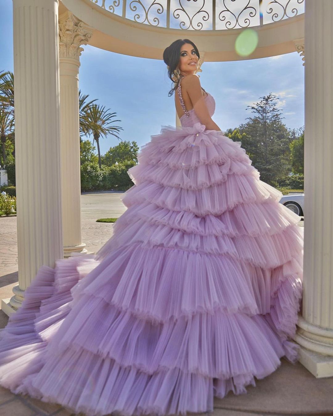 Exquisite Tiered Ruffle Evening Dresses Sexy Deep V Neck Prom Dress Elegant Sleeveless Formal Party Gowns