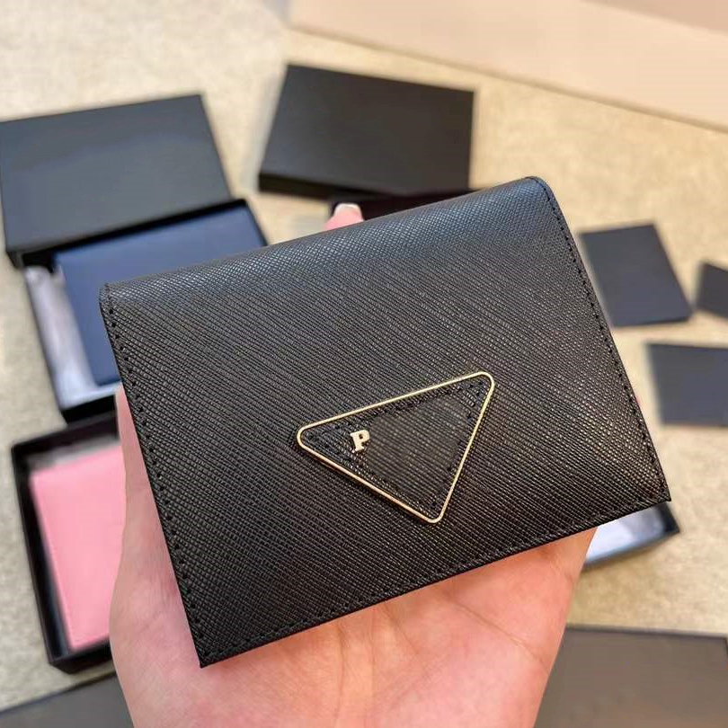 prad bag short wallet card holder purse woman mens wallets handbag designer coin purses zipper pouch Genuine Cowhide Leather Square Clutch Bags P11C, 11x9cm
prad bag short wallet card holder purse woman mens wallets handbag designer coin purses zipper pouch Genuine Cowhide Leather Square Clutch Bags P11C, 11x9cm