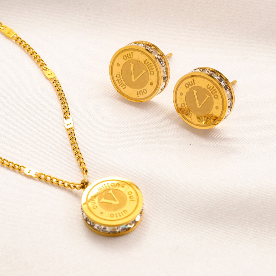 Luxury Designer Necklace Earring Pendant Chain 18K Gold Plated Stainless Steel Crystal Rhinestones Letter Necklaces Fashion Women Wedding Jewelry No Box, Golden
Luxury Designer Necklace Earring Pendant Chain 18K Gold Plated Stainless Steel Crystal Rhinestones Letter Necklaces Fashion Women Wedding Jewelry No Box, Golden