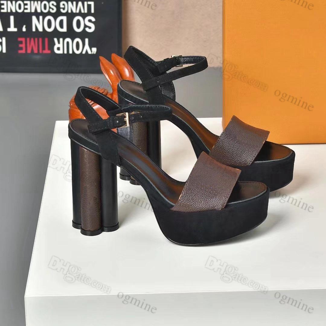 Dress Shoes Woman Leather Sandals Rubber Outsole Hot Style 20Ss Star Trail Designer Lady Ankle Strap Studs Buckle Letter Printed High Chunky Heel Treaded
Dress Shoes Woman Leather Sandals Rubber Outsole Hot Style 20Ss Star Trail Designer Lady Ankle Strap Studs Buckle Letter Printed High Chunky Heel Treaded