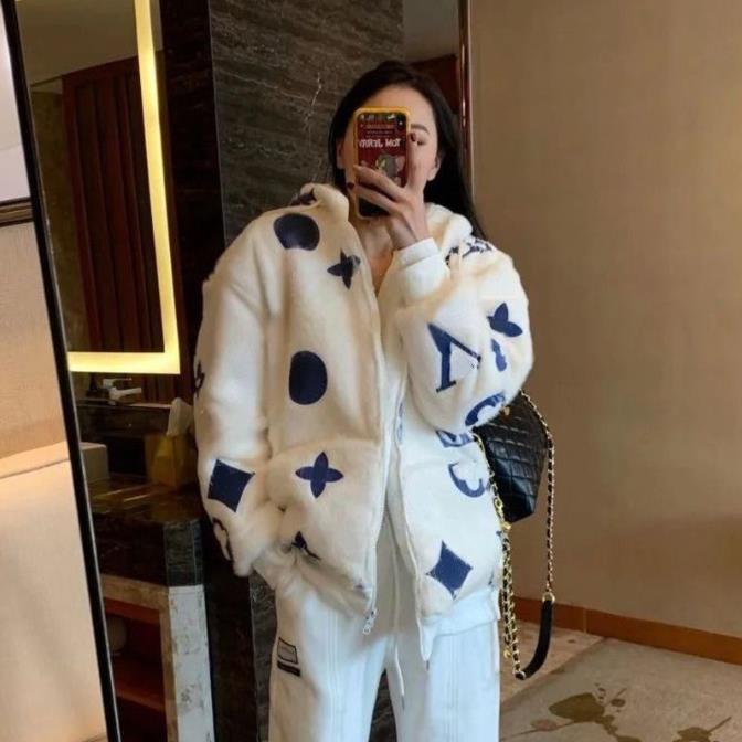 Luxury womens jacket wool coat V designer hoodie winter fox fur embroidery zipper cardigan hoody jackets, P-blue-denim
Luxury womens jacket wool coat V designer hoodie winter fox fur embroidery zipper cardigan hoody jackets, P-blue-denim