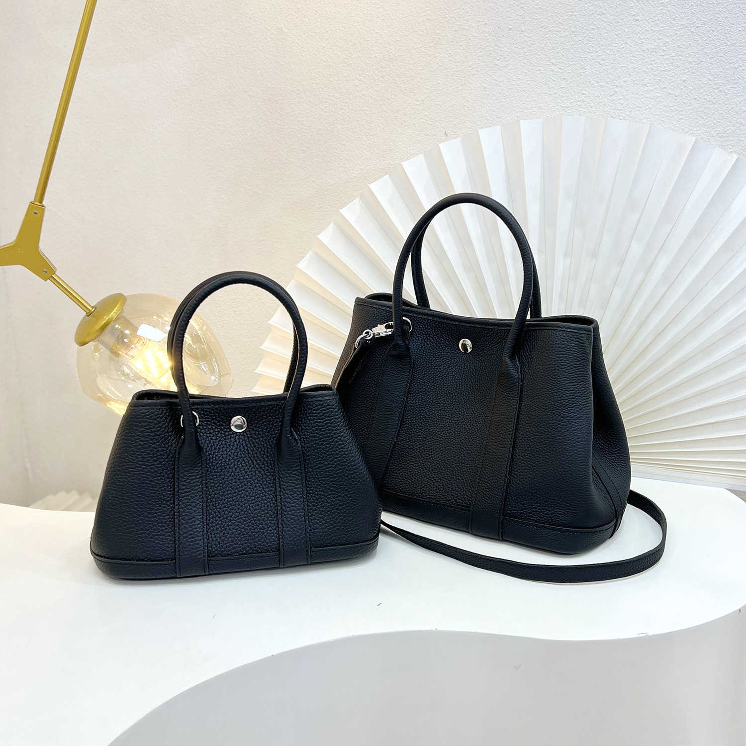 h bag Fashion head H ermese leather bag 2022 autumn and winter new togo top layer cowhide garden advanced portable tote one shoulder messenger, Not for sale do not shoot
h bag Fashion head H ermese leather bag 2022 autumn and winter new togo top layer cowhide garden advanced portable tote one shoulder messenger, Not for sale do not shoot