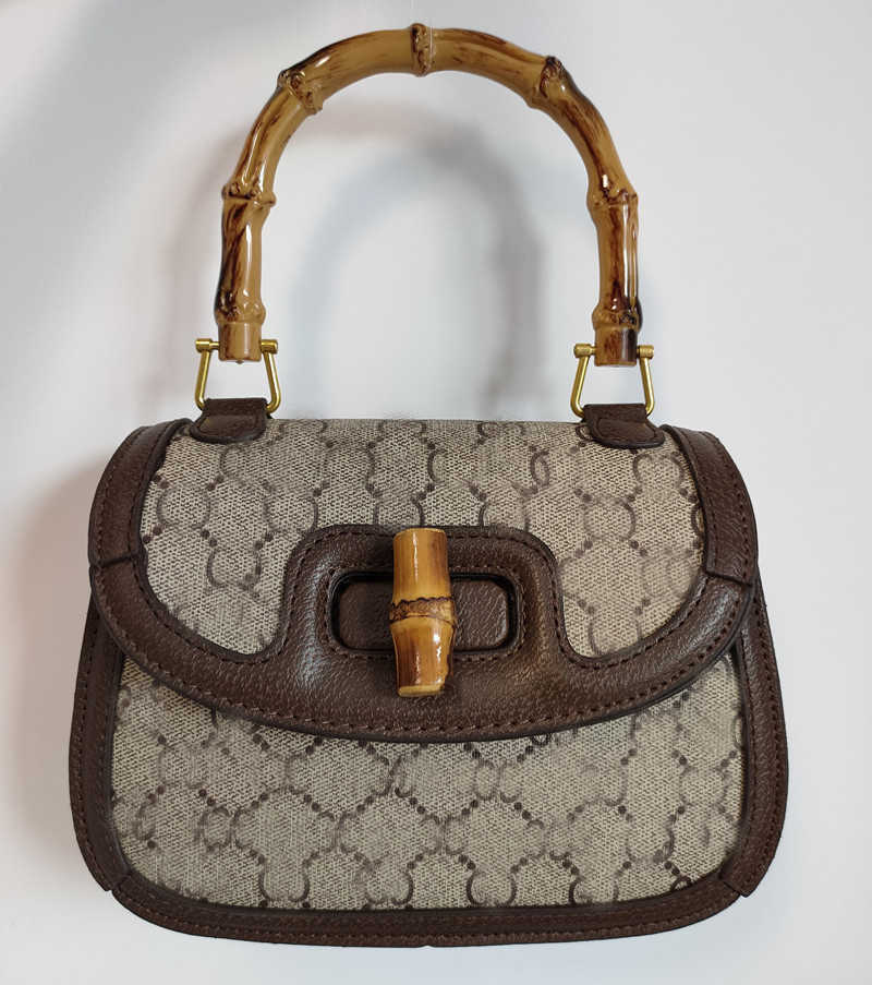 Cosmetic Bags Cases Bamboo totes bag Luxury Designer Brand Fashion Shoulder Womens bag classic style Handbags Metallic phone lady Elegant latter, Brown color with logo 21x16cm
Cosmetic Bags Cases Bamboo totes bag Luxury Designer Brand Fashion Shoulder Womens bag classic style Handbags Metallic phone lady Elegant latter, Brown color with logo 21x16cm