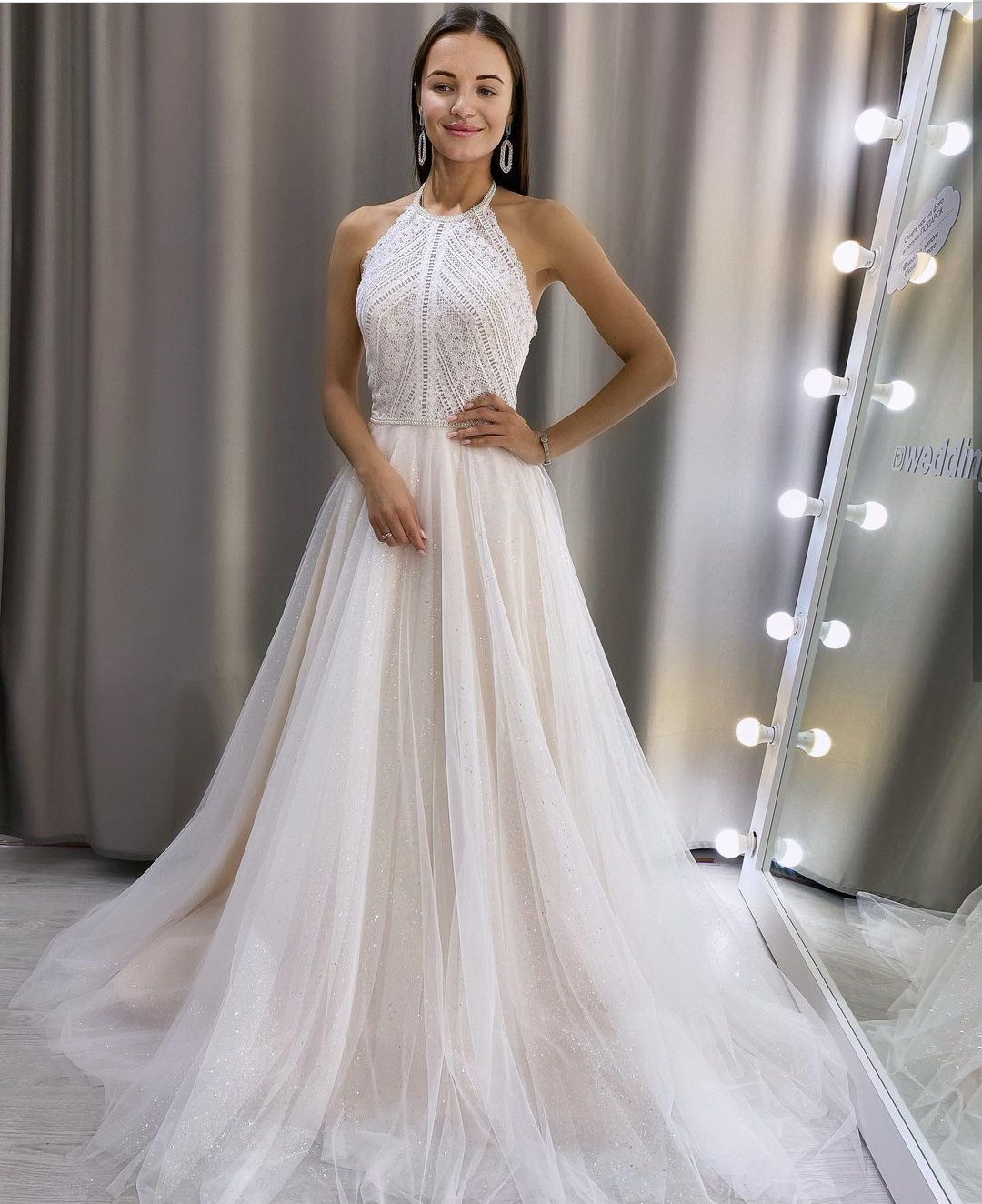Halter Wedding Dress lace Sleeveless A-e Tulle Organza White Court Train Simple Beach Vintage Low Back Robe De Mariee