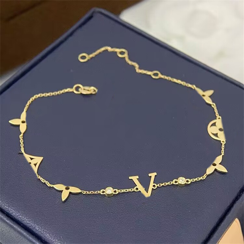 Bracelets luxury designer charms bracelet chain gold plated custom lady womens fashion Heart flower elegant anniversary pendant love bracelets
Bracelets luxury designer charms bracelet chain gold plated custom lady womens fashion Heart flower elegant anniversary pendant love bracelets