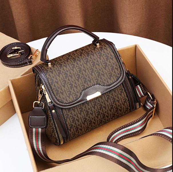 Bag Crossbody Women's Large Capacity Retro Small Square Bag Popular Design Fashion Versatile Commuter Shoulder
Bag Crossbody Women's Large Capacity Retro Small Square Bag Popular Design Fashion Versatile Commuter Shoulder