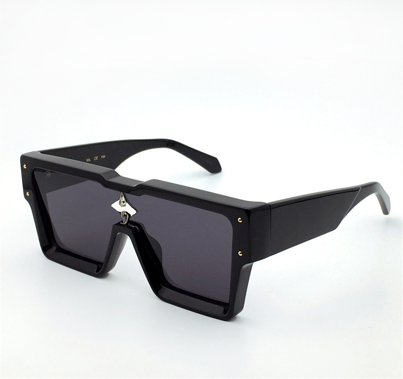 Fashion Luxury designer Cyclone sunglasses men Classic Vintage square thick plate frame glasses Avant-garde unique top style Anti-Ultraviolet with case
Fashion Luxury designer Cyclone sunglasses men Classic Vintage square thick plate frame glasses Avant-garde unique top style Anti-Ultraviolet with case