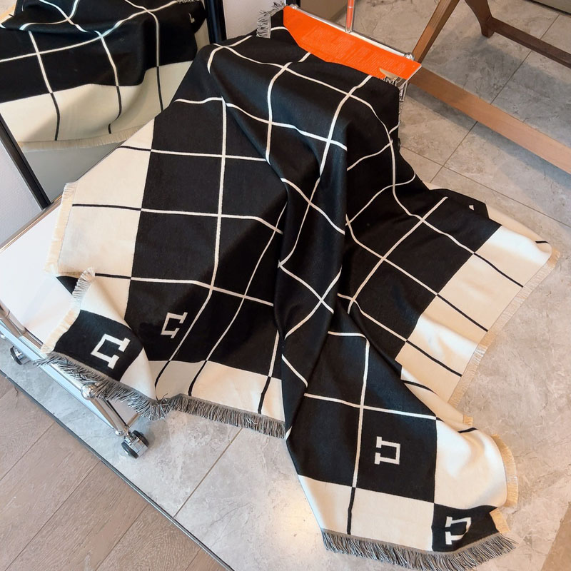 New Designer Winter Scarves Womens Wool Scarf Kerchief Casual Letters Tassels Shawl Fashion Women Scarfs Wraps Print Muffler Nice D2211056F
New Designer Winter Scarves Womens Wool Scarf Kerchief Casual Letters Tassels Shawl Fashion Women Scarfs Wraps Print Muffler Nice D2211056F