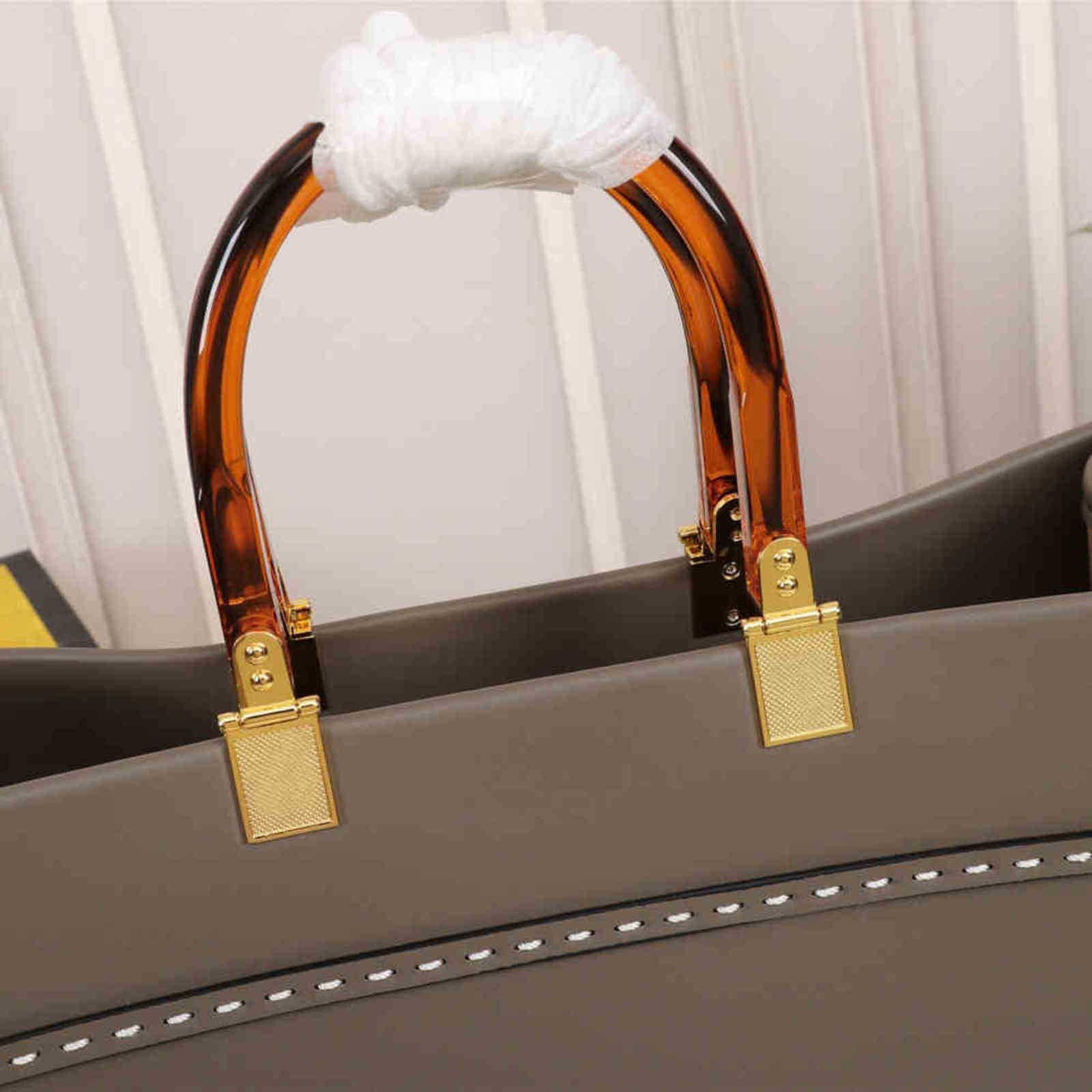 Bags Fashion Retro Fend Designer Messenger Bag Brand High Quality Metal Shoulder Strap Large Capacity Leather Urban Women Messenger Tote Fashion XNVY, Grey
Bags Fashion Retro Fend Designer Messenger Bag Brand High Quality Metal Shoulder Strap Large Capacity Leather Urban Women Messenger Tote Fashion XNVY, Grey